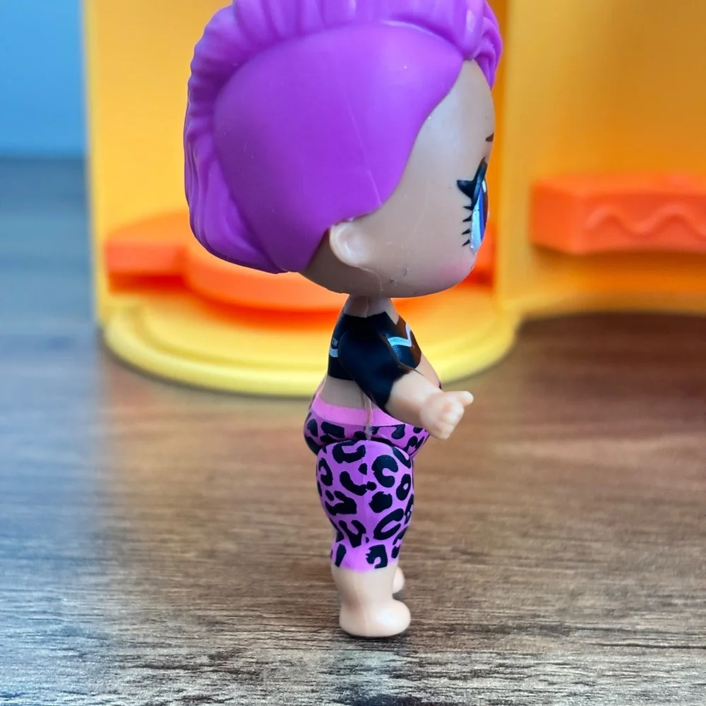 LOL Surprise Loves Crayola Crayon Razzle Dazzle Toy Doll & Yellow Crayon Playset